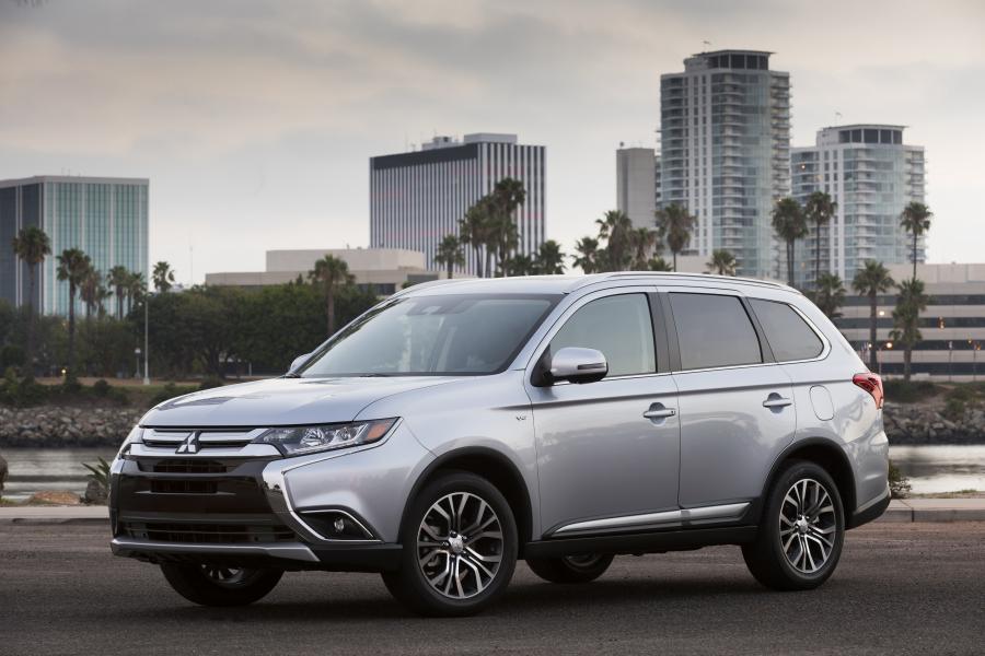  Mitsubishi Outlander GT 2016 года  (фото 19 из 56)